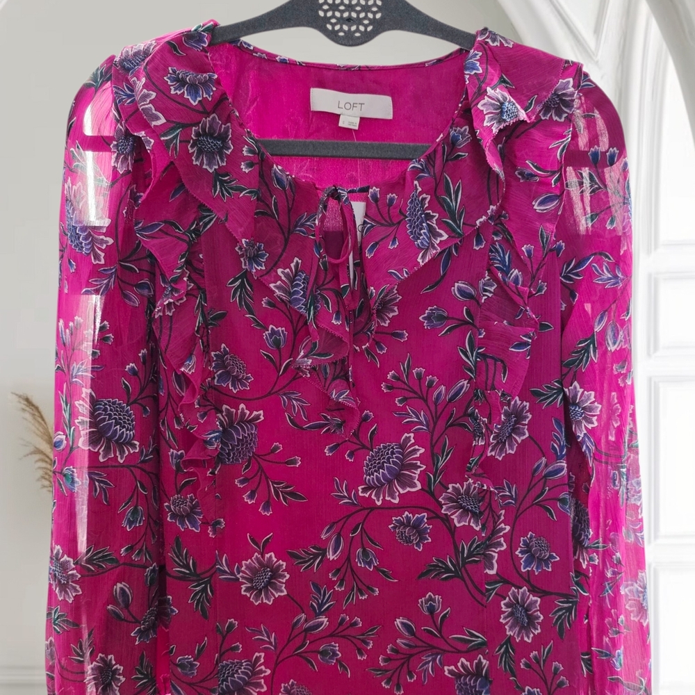 LOFT Ruffle Floral Blouse – Fuchsia/Pink Size Small